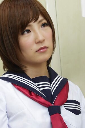Kaede Oshiro teaches guy how to handle a pussy